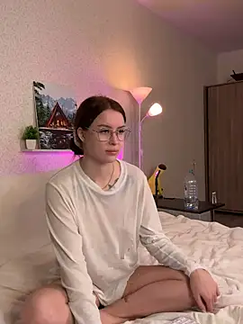 HotMilkis online show from 11/02/25, 08:17