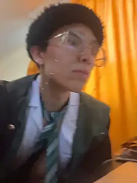 Snapshot of Itsllua21 chatting on 10/31/25, 08:21 Itsllua21 online show from 10/31/25, 08:21