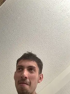 Snapshot of dylan_drakee chatting on 12/17/25, 07:42 dylan drakee online show from 12/17/25, 07:42