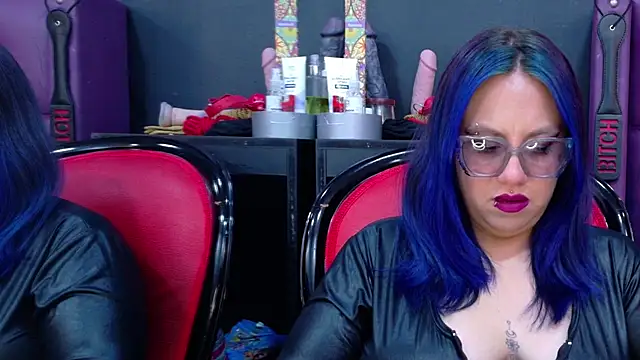 Snapshot of BellaBarness chatting on 11/04/25, 02:38 BellaBarness online show from 11/04/25, 02:38