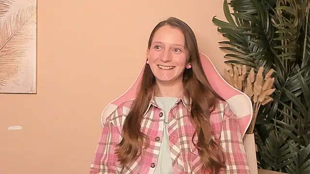 Snapshot of EwaBuiKama chatting on 10/31/25, 03:24 EwaBuiKama online show from 10/31/25, 03:24