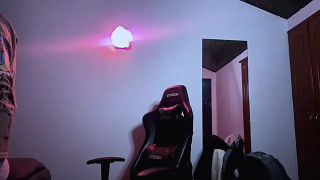 Snapshot of 3v1l chatting on 11/11/25, 04:12 3v1l online show from 11/11/25, 04:12