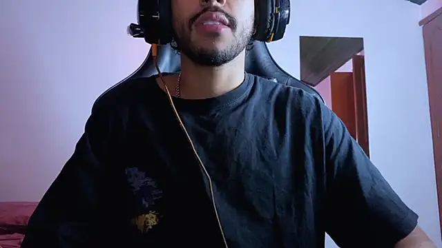 Snapshot of 3v1l chatting on 11/12/25, 12:22 3v1l online show from 11/12/25, 12:22