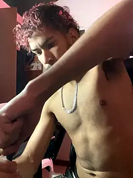 Snapshot of 3v1l chatting on 11/12/25, 10:30 3v1l online show from 11/12/25, 10:30