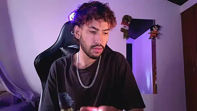 Snapshot of 3v1l chatting on 11/22/25, 09:14 3v1l online show from 11/22/25, 09:14