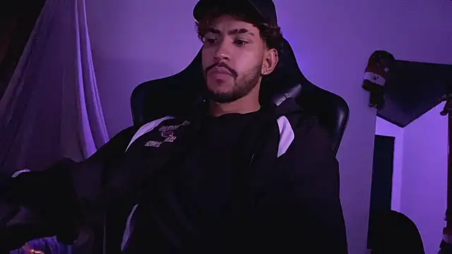 Snapshot of 3v1l chatting on 11/23/25, 10:09 3v1l online show from 11/23/25, 10:09