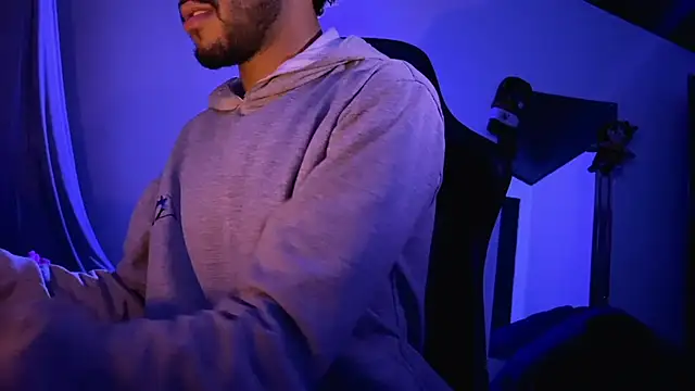 Snapshot of 3v1l chatting on 11/27/25, 03:41 3v1l online show from 11/27/25, 03:41