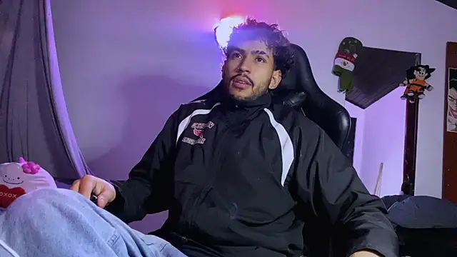 Snapshot of 3v1l chatting on 11/29/25, 04:26 3v1l online show from 11/29/25, 04:26