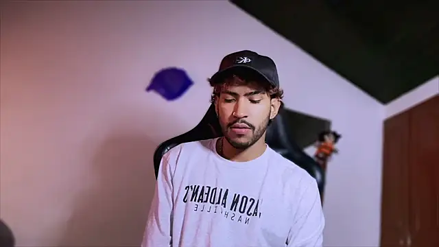 Snapshot of 3v1l chatting on 12/04/25, 05:21 3v1l online show from 12/04/25, 05:21