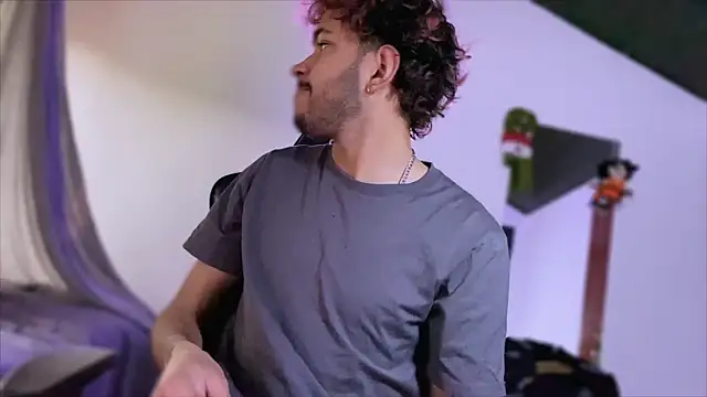 Snapshot of 3v1l chatting on 12/05/25, 05:42 3v1l online show from 12/05/25, 05:42