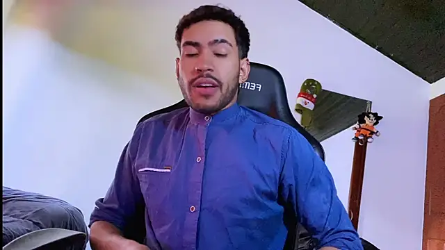 Snapshot of 3v1l chatting on 12/13/25, 07:53 3v1l online show from 12/13/25, 07:53