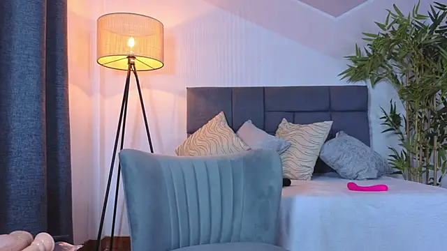 Snapshot of kinkyzoe20 chatting on 11/03/25, 07:48 kinkyzoe20 online show from 11/03/25, 07:48