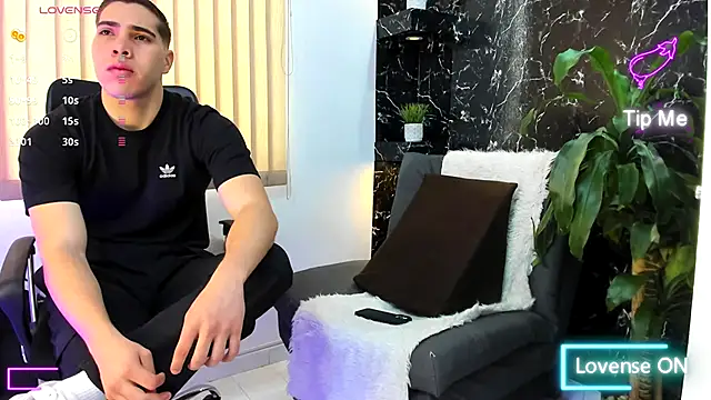 Juna mejia01 online show from 10/31/25, 01:23