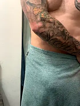 Snapshot of RobsBigD chatting on 12/04/25, 03:32 RobsBigD online show from 12/04/25, 03:32