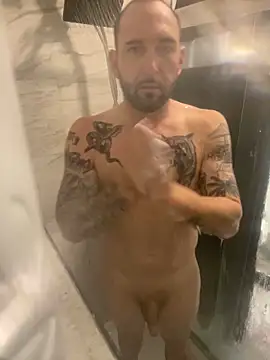 Snapshot of RobsBigD chatting on 12/17/25, 05:19 RobsBigD online show from 12/17/25, 05:19