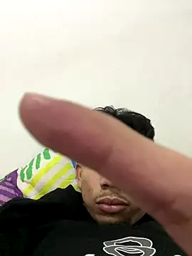 Snapshot of starboy2812 chatting on 11/25/25, 02:22 starboy2812 online show from 11/25/25, 02:22