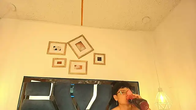 Zoe And Dylan  online show from 12/01/25, 12:32