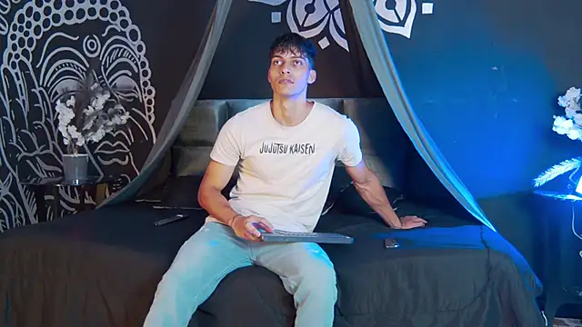 AlessioVitale online show from 11/07/25, 12:49