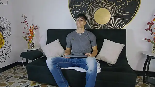 AlessioVitale online show from 11/10/25, 12:26