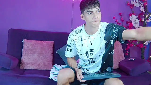 AlessioVitale online show from 11/25/25, 12:16