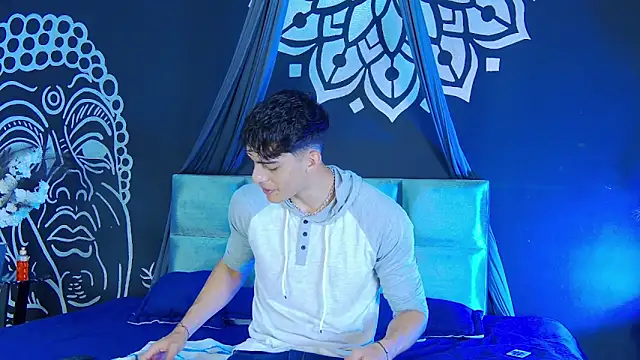 AlessioVitale online show from 12/15/25, 12:09