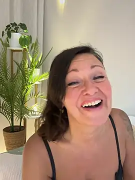 HotLdyllic online show from 07/28/26, 08:52