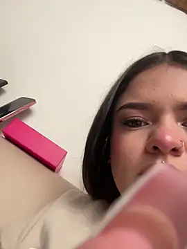 Camila Duarte  online show from 11/08/25, 01:33