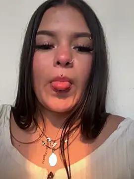 Camila Duarte  online show from 11/12/25, 07:35