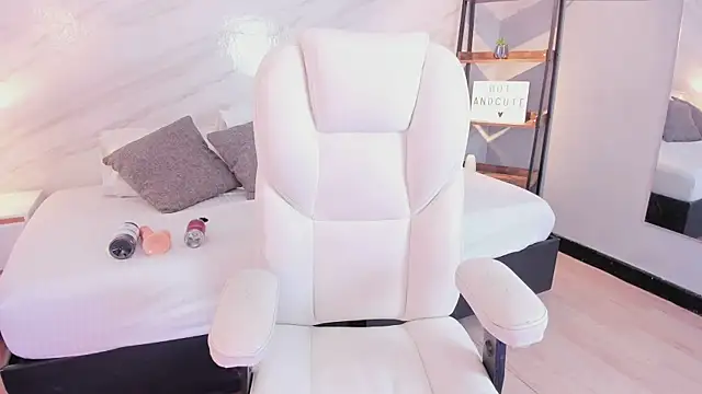 leo and mia online show from 12/16/25, 12:32