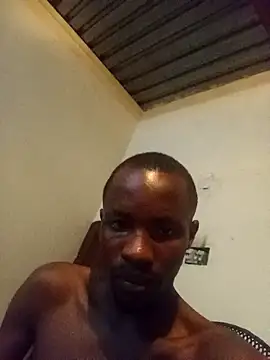 Snapshot of HeleHeleni79568 chatting on 12/15/25, 12:04 HeleHeleni79568 online show from 12/15/25, 12:04