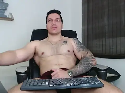 Noah Swagger  online show from 11/18/25, 07:57