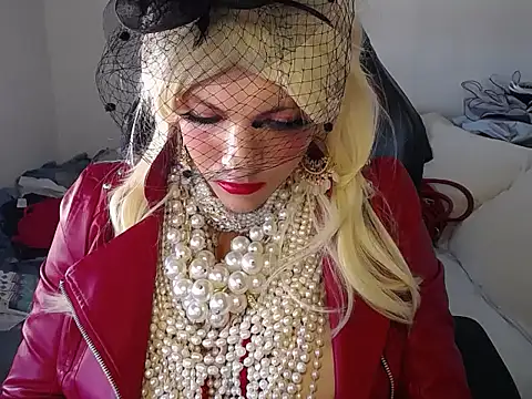 VanesaCrossic online show from 10/15/25, 08:03