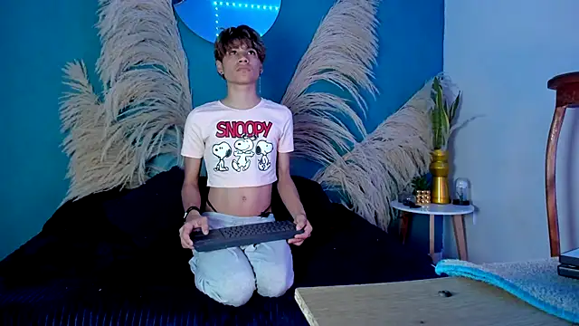 Snapshot of Leo_Glow chatting on 12/05/25, 01:09 Leo Glow online show from 12/05/25, 01:09