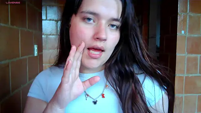 Snapshot of Charlotte_Allen_ chatting on 11/07/25, 10:21 Charlotte Allen online show from 11/07/25, 10:21