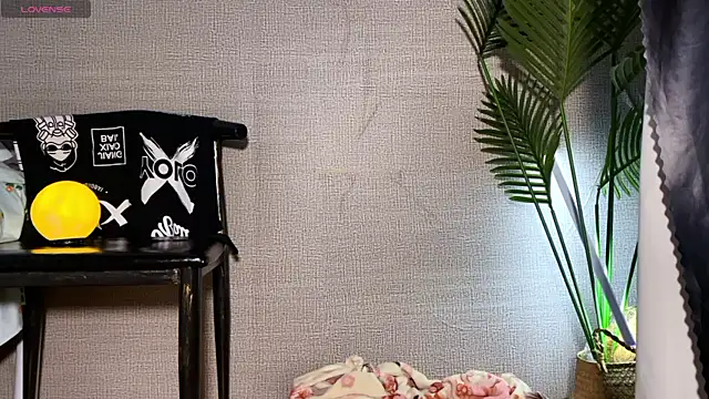 0xiaosu0 online show from 12/18/25, 01:55