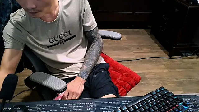 Snapshot of _lulu9999_ chatting on 11/30/25, 02:21 lulu9999 online show from 11/30/25, 02:21