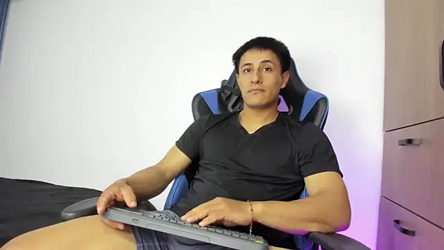 Snapshot of dorman_boy chatting on 11/09/25, 04:55 dorman boy online show from 11/09/25, 04:55