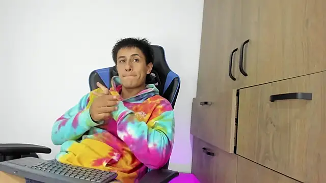 Snapshot of dorman_boy chatting on 11/22/25, 02:54 dorman boy online show from 11/22/25, 02:54