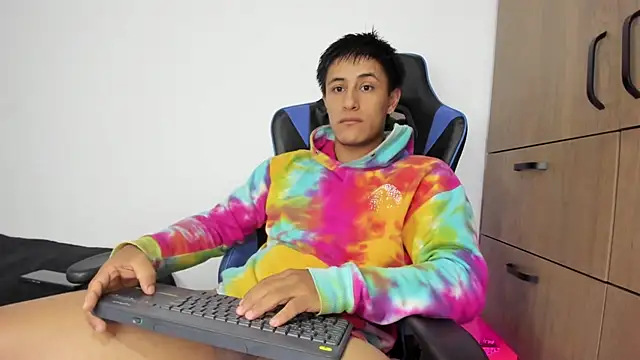 Snapshot of dorman_boy chatting on 11/23/25, 08:25 dorman boy online show from 11/23/25, 08:25