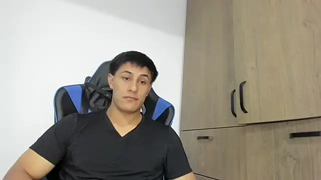 Snapshot of dorman_boy chatting on 12/02/25, 09:10 dorman boy online show from 12/02/25, 09:10