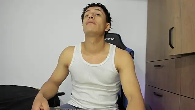 Snapshot of dorman_boy chatting on 12/04/25, 01:48 dorman boy online show from 12/04/25, 01:48