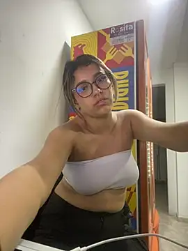 liahot69 online show from 05/18/26, 04:07