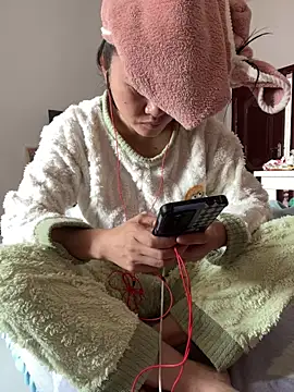 Snapshot of daaqnn chatting on 11/17/25, 12:49 daaqnn online show from 11/17/25, 12:49