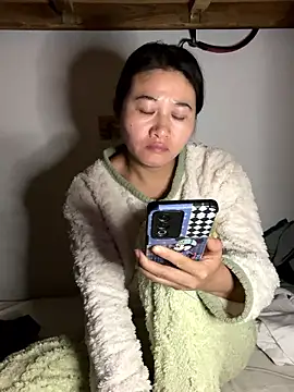 Snapshot of daaqnn chatting on 11/21/25, 01:10 daaqnn online show from 11/21/25, 01:10