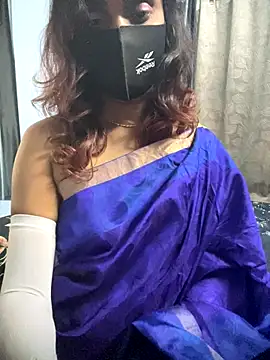 Snapshot of Queen-dhivya chatting on 11/16/25, 04:18 Queen-dhivya online show from 11/16/25, 04:18