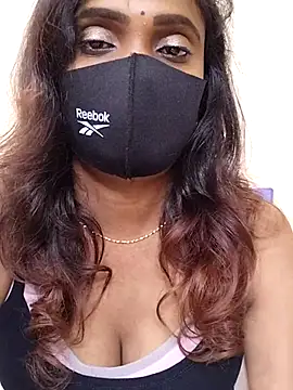 Snapshot of Queen-dhivya chatting on 11/17/25, 08:09 Queen-dhivya online show from 11/17/25, 08:09