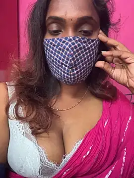 Snapshot of Queen-dhivya chatting on 11/26/25, 06:25 Queen-dhivya online show from 11/26/25, 06:25