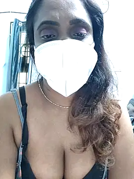 Snapshot of Queen-dhivya chatting on 12/17/25, 10:21 Queen-dhivya online show from 12/17/25, 10:21