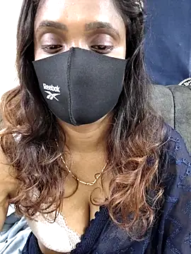 Snapshot of Queen-dhivya chatting on 12/18/25, 12:27 Queen-dhivya online show from 12/18/25, 12:27