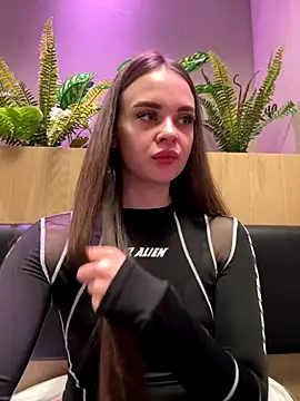 Snapshot of KristiRich chatting on 11/04/25, 08:02 KristiRich online show from 11/04/25, 08:02